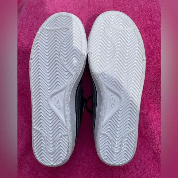 ⚡️ NWOT WOMENS NIKE SHOES ⚡️ - Picture 5 of 8